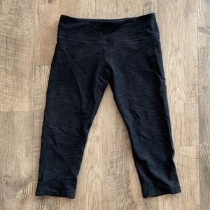 Lululemon cropped activewear bottoms size 8